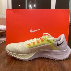 NIB - Nike Air Zoom Pegasus 38 Barely Volt/Black-Volt size 8.5 / UK 7.5 / EUR 42